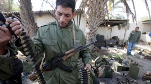 Guerriero della guerra civile libica del 2011. In Libia Domenico Quirico fu ostaggio dei lealisti per ventiquattro ore insieme ad altri colleghi italiani. Negli eventi morì l'autista del gruppo. (Fonte: EPA)